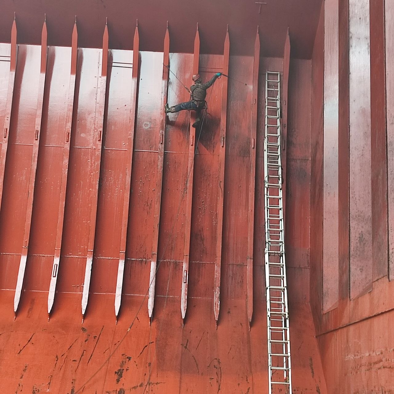 Hold cleaning 3
